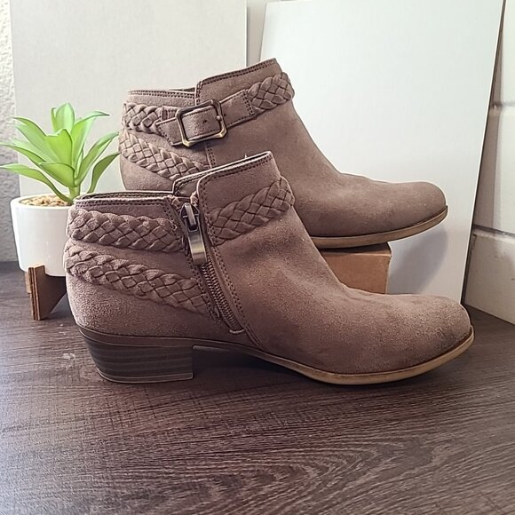 Life Stride Memory Foam Ankle Boots 7.5 Size Sandy Brown Ladies Pre-Owned Office - Picture 1 of 8